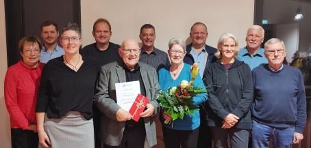 Ehrendirigent Heinrich Krämer und das Präsidium des BMVK